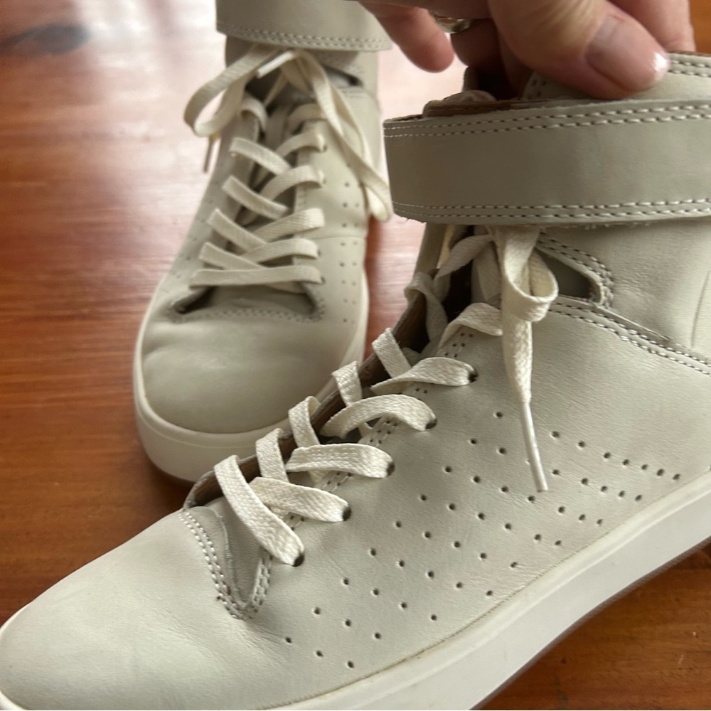 Lacoste Tamora Hi Fashion Sneakers Womens Size 5 leather Strap Shoes Gray - Picture 3 of 12